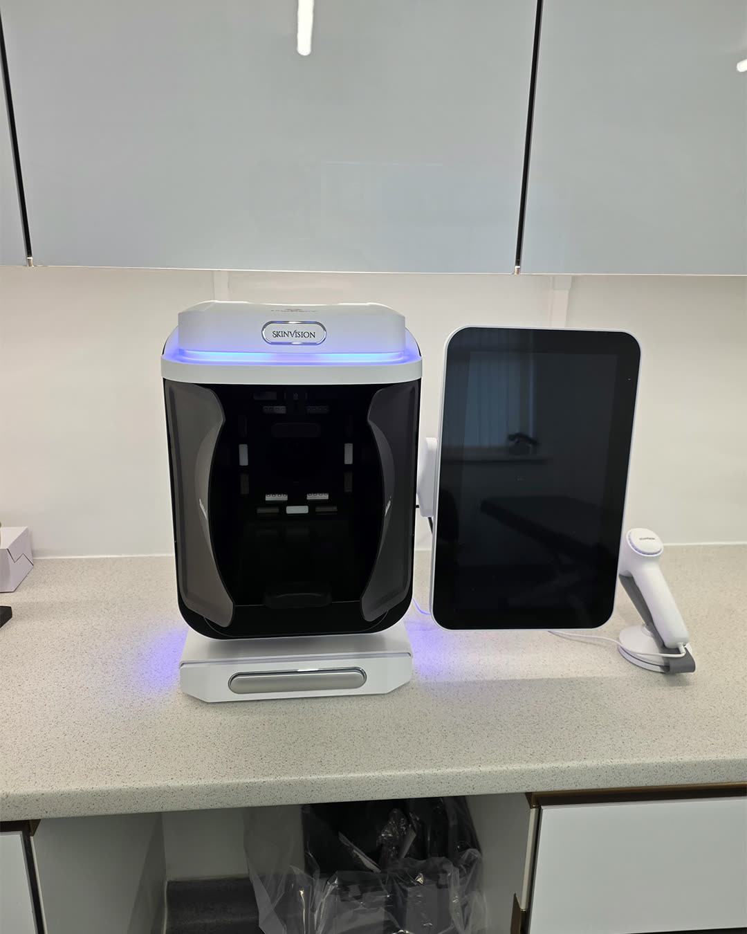 Skin analysis device at Pinnacle Clinic